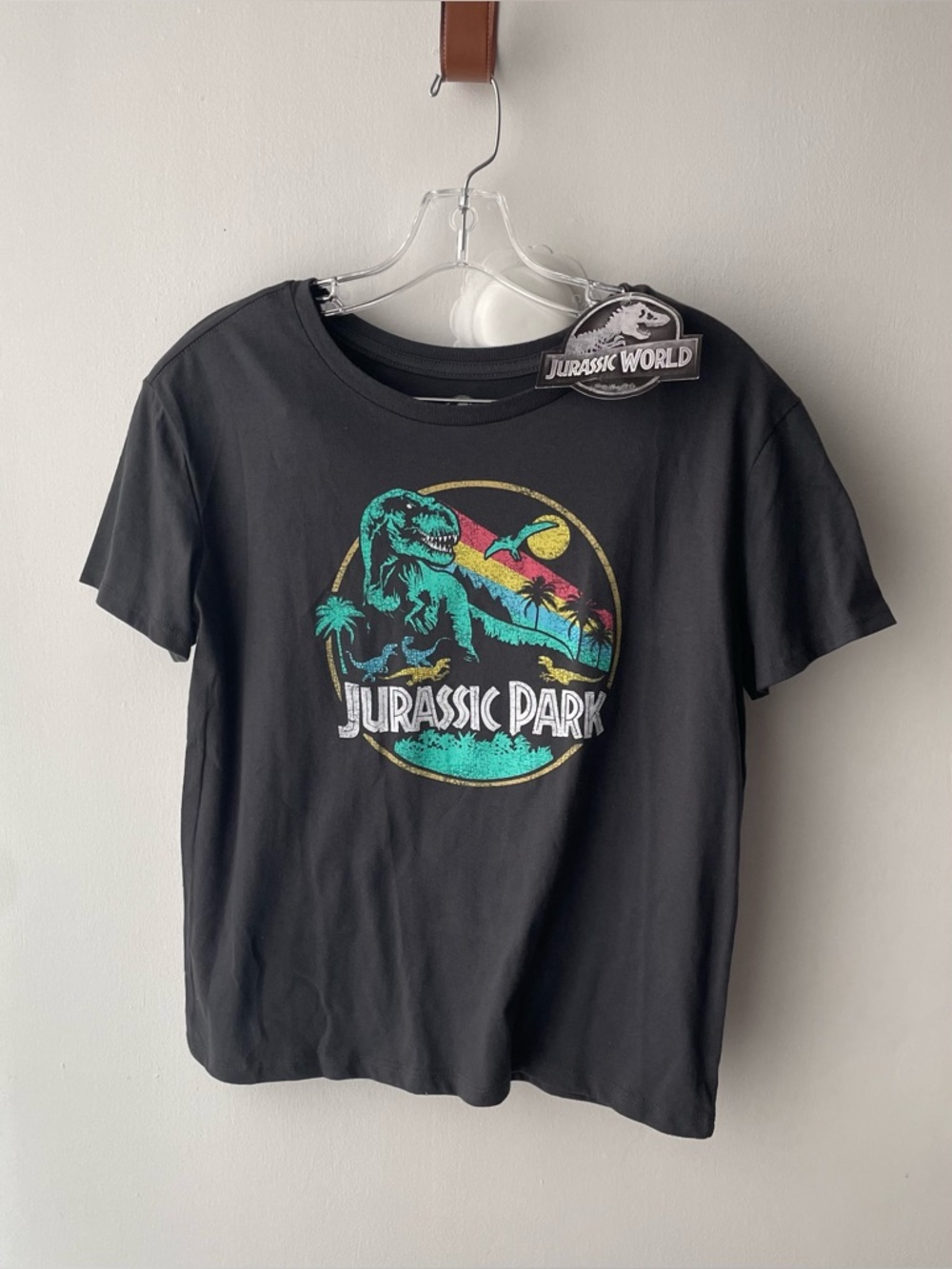 JURASSIC WORLD (JURASSIC PARK) WOMEN’S CROPPED GRAY T-SHIRT - SIZE M!